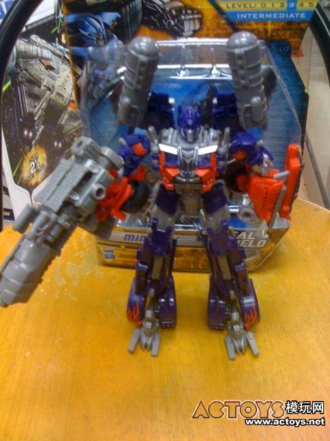 transformers dark of the moon optimus prime leader class. New Looks at Transformers Dark