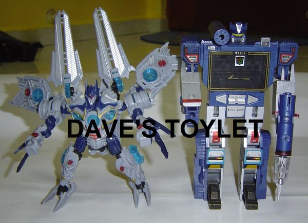 Yet another Soundwave pic, with G1 size comparison - Transformers