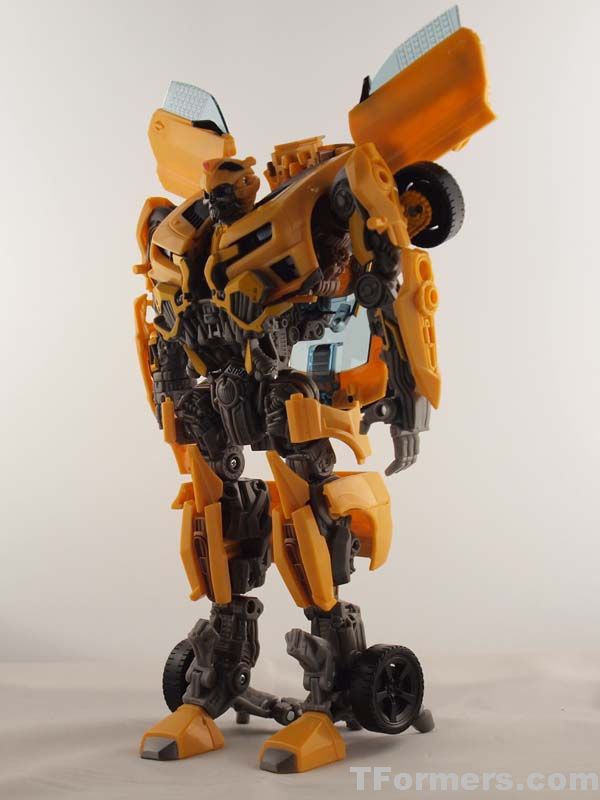 transformers dark of the moon bumblebee leader class. Yes, this is Bumblebee.