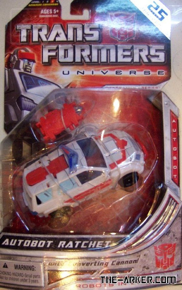 Transformers Universe Deluxe Ratchet in Package
