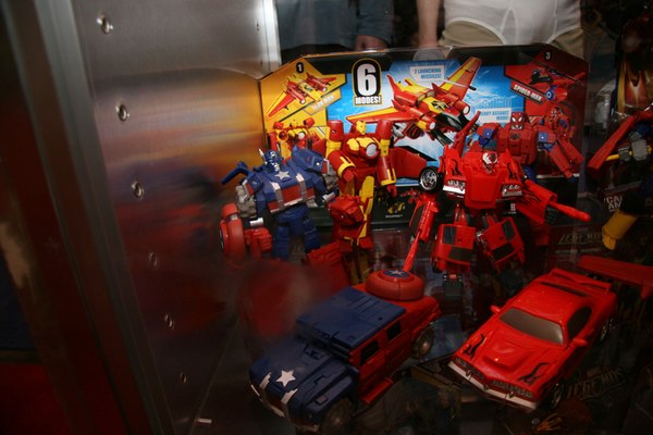 NYCC 2009: Marvel Crossovers Display w/ Spider-Man & Iron Man Combiner!