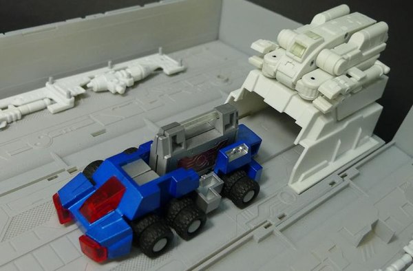 New Looks Inside the FansProject G3 Trailer and Sword
