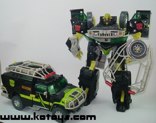 Hunt for the Decepticons Voyager Night Ops Ratchet Gallery