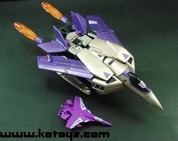 New Looks at Animated Japan Blitzwing 