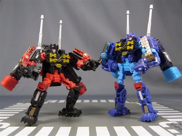 Transformers United UN20 Frenzy and Rumble Video Review