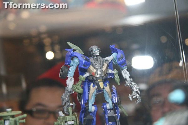 NYCC 2011 - Transformers Day 2 Image Gallery Updates: Que Wheeljack Action Figure! Plus Close-Ups of Prime Cyberverse Wheeljack!