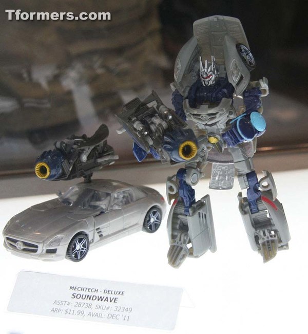 NYCC 2011 - Transformers Dark of the Moon Deluxe Soundwave and Star Wars Crossovers