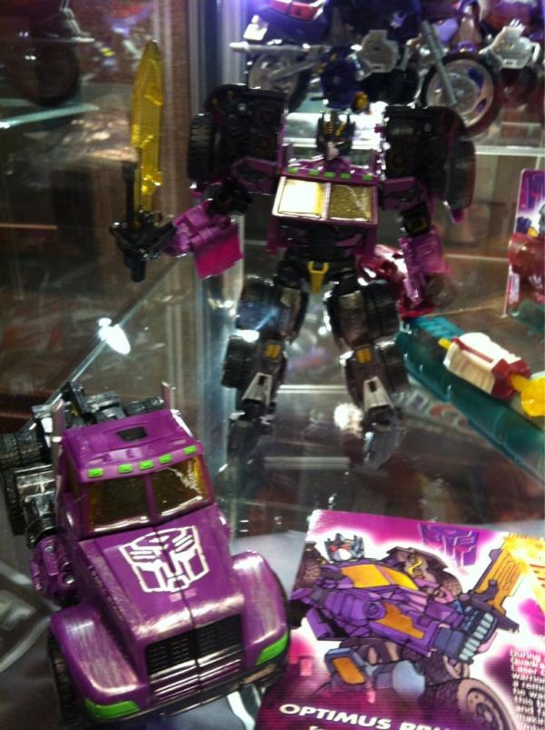BotCon 2012 - First Looks at Exclusives Shattered Glass Optimus Prime, Octopunch, Junkions,  More