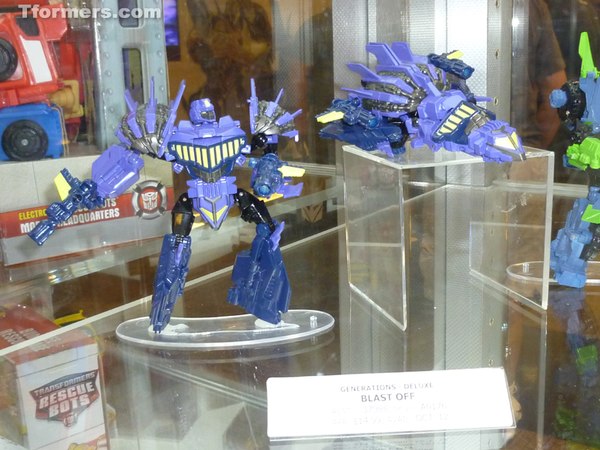 BotCon 2012 - Hasbro Transformers Generations Gallery, Including Individual Bruticus Figures!