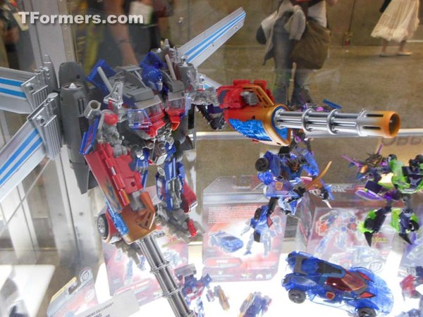SDCC 2012 - Amazon Exclusives Transformers 3 Jetwing and Year of the Dragon Ultimate Optimus Primes w/ Official Images