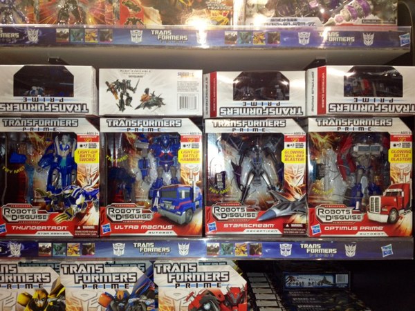 Transformers Optimus Prime Wave 4 Voyagers Ultra Magnus and Thundertron Sighted in Hong Kong