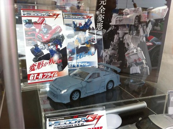 First Look at Transfomers Super GT Optimus Prime Prototype Figure in Vehicle and Robot Modes
