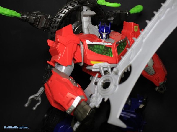 Video Review and Images - Beast Hunters Ultimate Class Optimus Prime Transformers Prime Action Figure