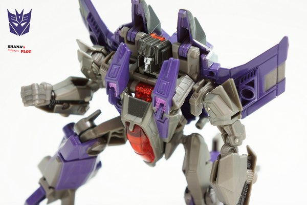 More Transformers Generations TG-18 Skywarp In Hand Images of Japan Exclusive
