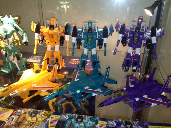BotCon 2013 - First Looks at Convention Exclusives Display of Temination and Attendee Figures