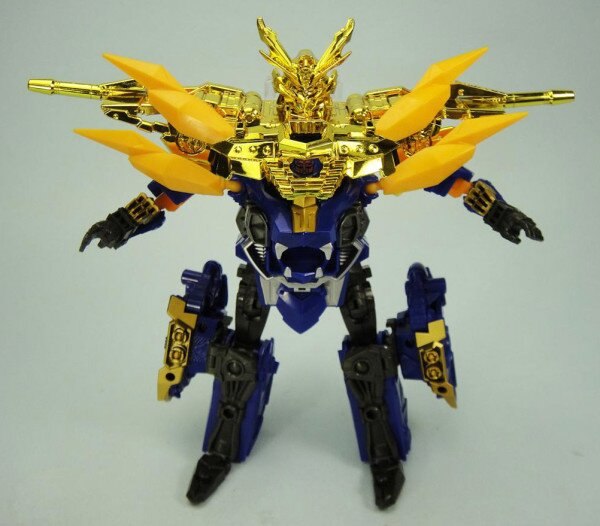 Transformers Go! Gekisoumaru, Hunter Smokescreen, Swordbot Shinobi, GoKenzan Gold Helmet Images