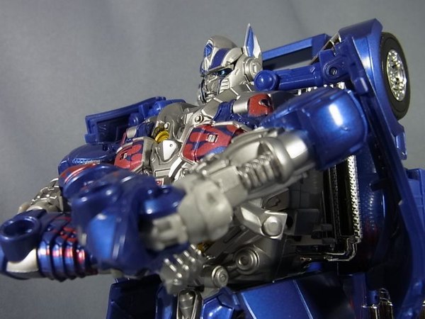 Lost Age / Age of Extinction AD-31 Knight Armor Ultimate Optimus Prime Full In-Hand Gallery