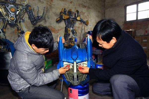 Cash-In and Roll Out! Father and Son Farmers Turn Transformers Robot Builders 